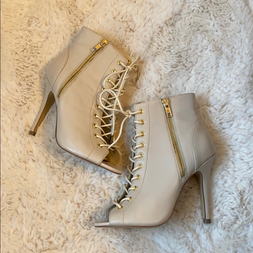 Steve Madden bootie “GLADLY” in bone leather ✨